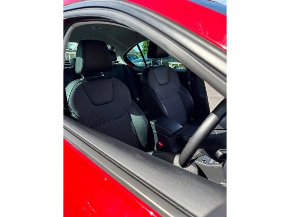 Skoda Octavia Hatchback, Diesel, 2020, Red