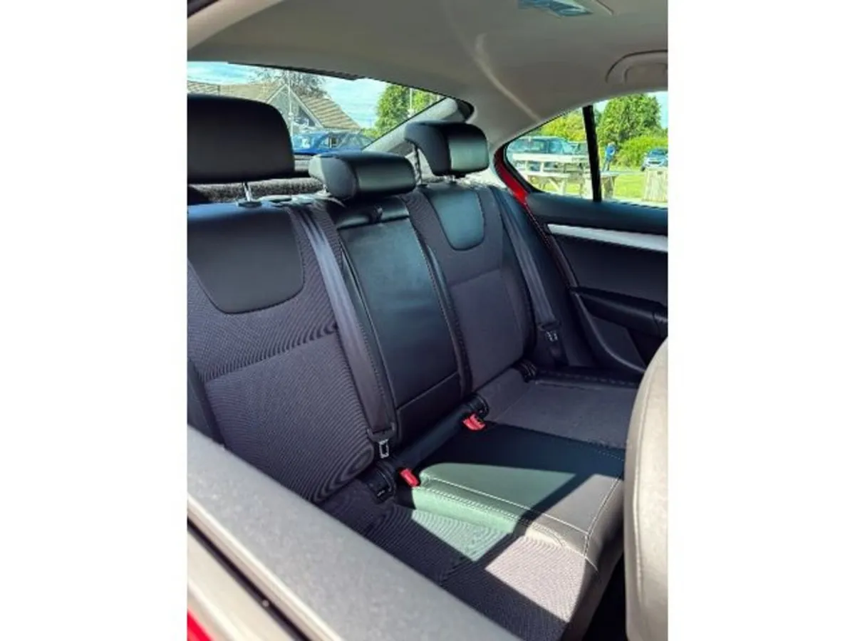Skoda Octavia Hatchback, Diesel, 2020, Red