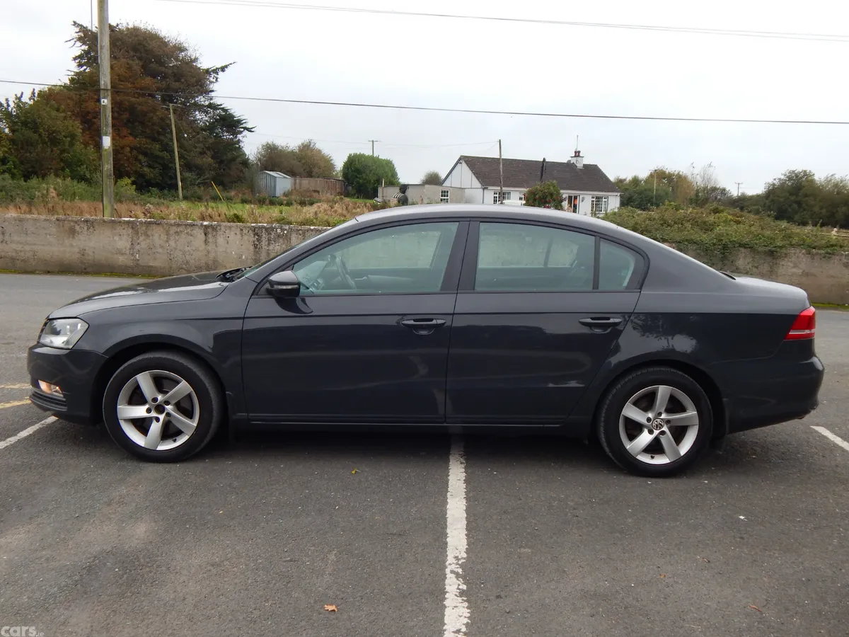 Volkswagen Passat Saloon, Diesel, 2011, Grey