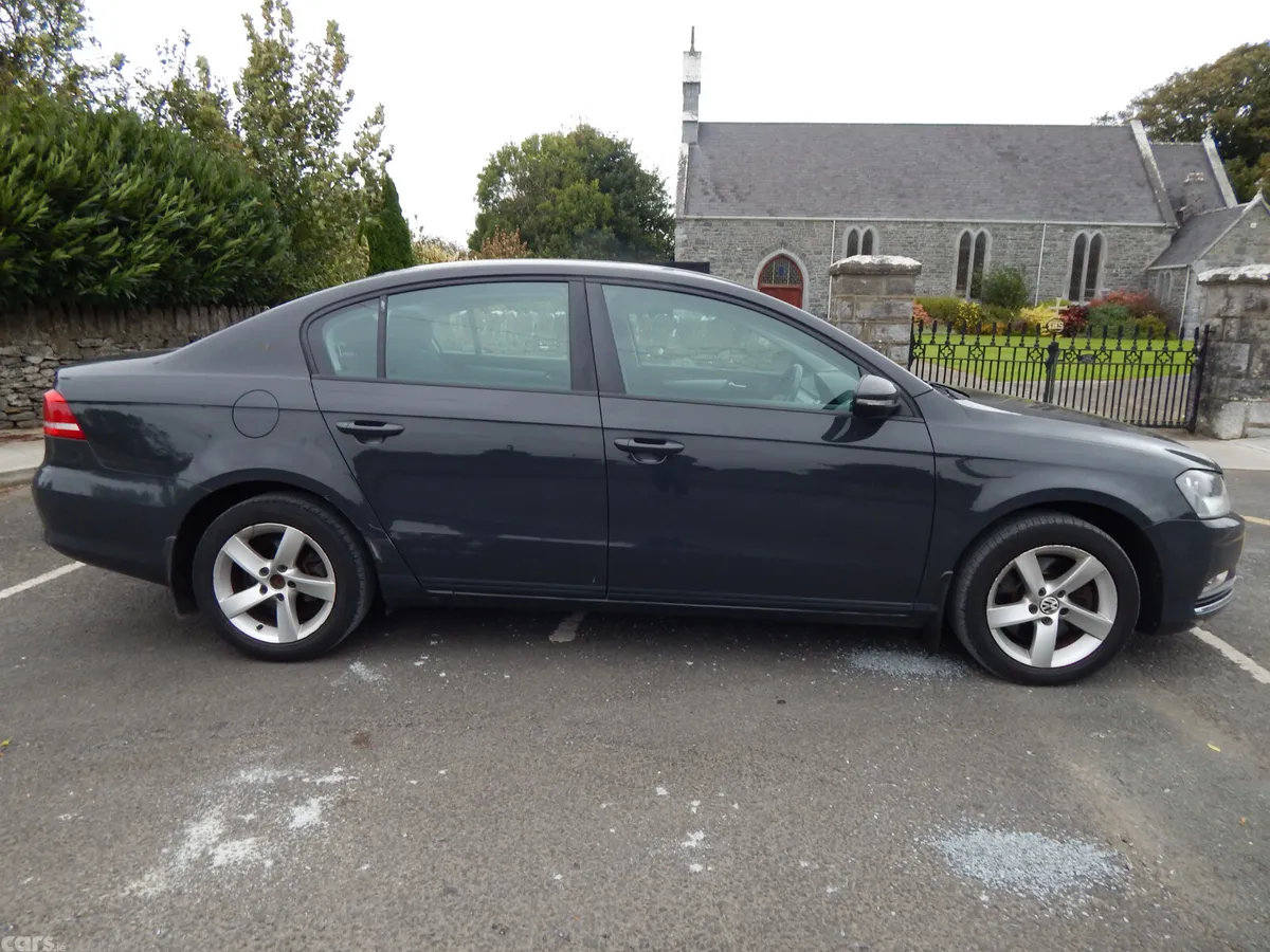 Volkswagen Passat Saloon, Diesel, 2011, Grey