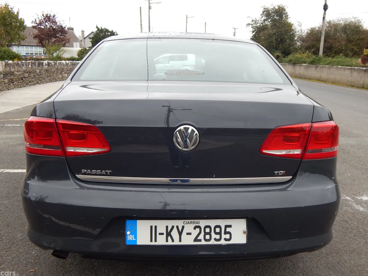 Volkswagen Passat Saloon, Diesel, 2011, Grey