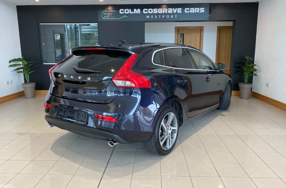 Volvo V40 Hatchback, Diesel, 2016, Blue