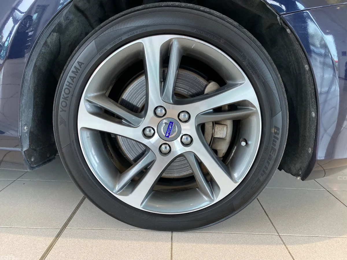 Volvo V40 Hatchback, Diesel, 2016, Blue