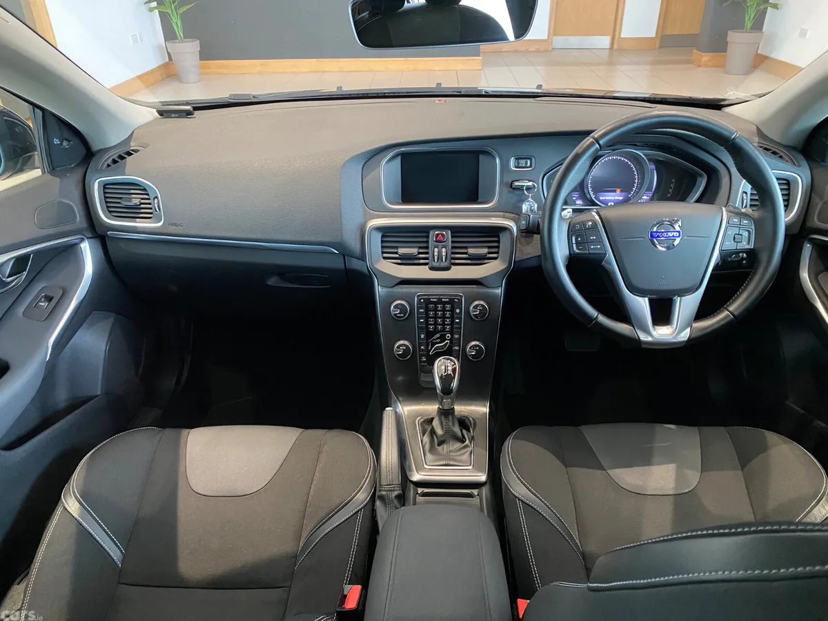 Volvo V40 Hatchback, Diesel, 2016, Blue