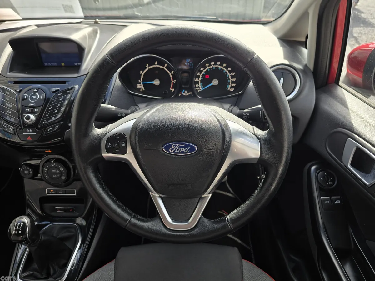 Ford Fiesta Hatchback, Petrol, 2015, Red