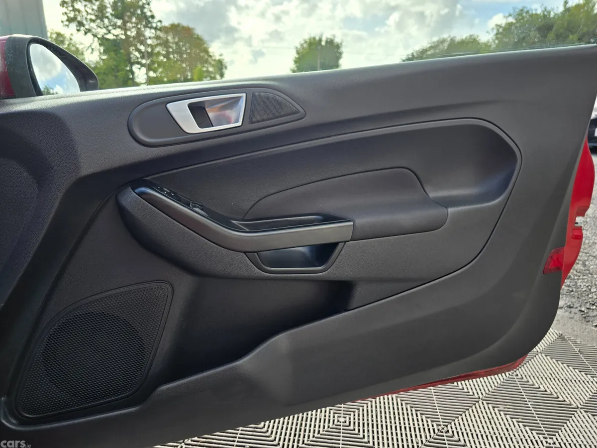 Ford Fiesta Hatchback, Petrol, 2015, Red