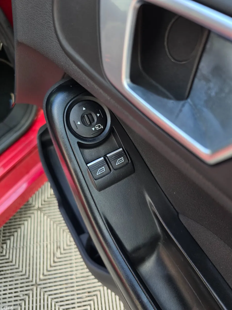 Ford Fiesta Hatchback, Petrol, 2015, Red