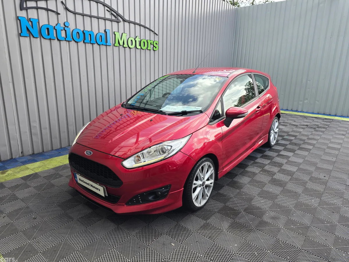 Ford Fiesta Hatchback, Petrol, 2015, Red