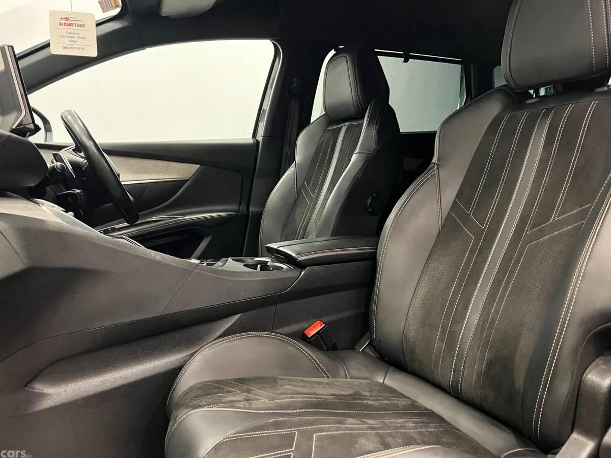 Peugeot 5008 MPV, Diesel, 2021, Grey