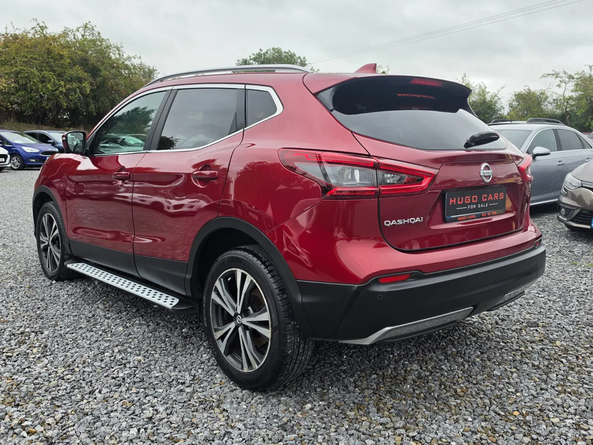 Nissan Qashqai Hatchback, Diesel, 2018, Red