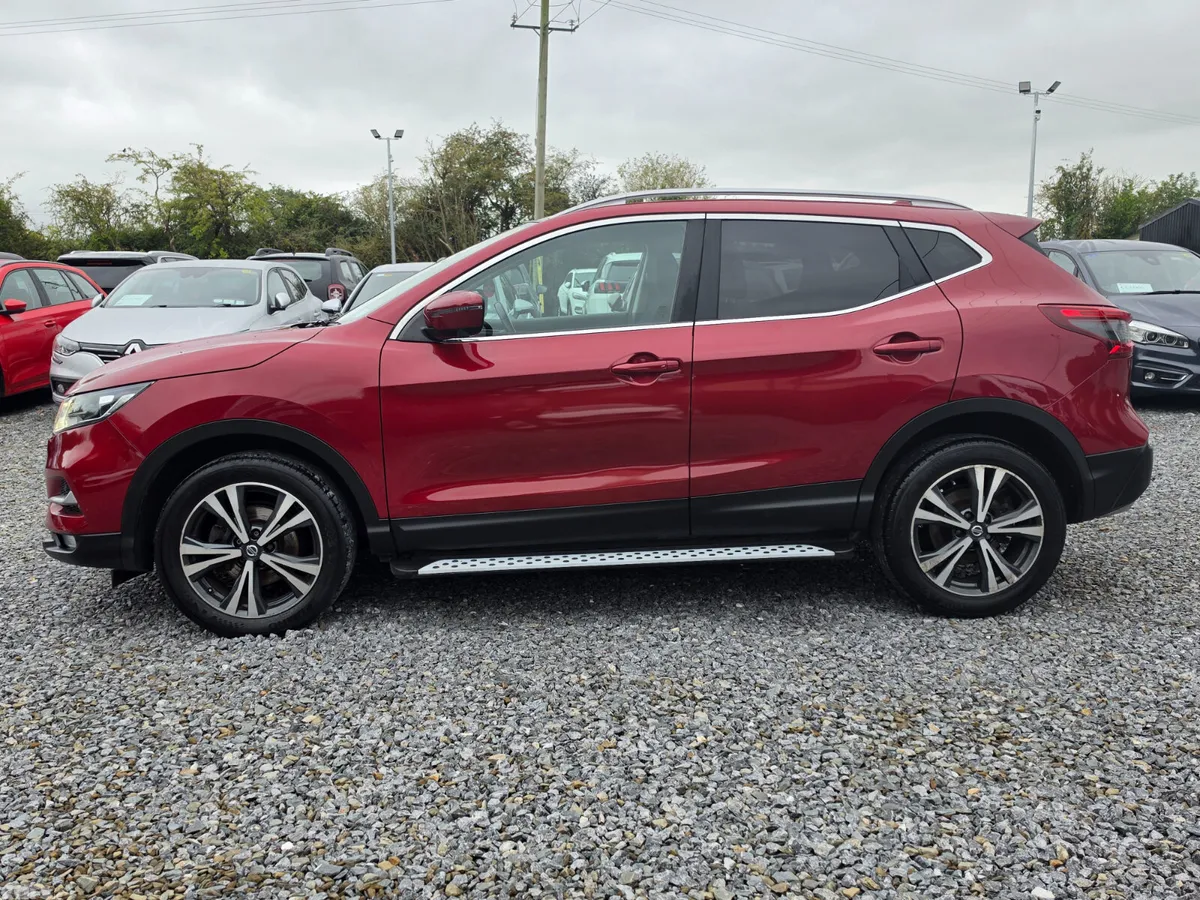 Nissan Qashqai Hatchback, Diesel, 2018, Red