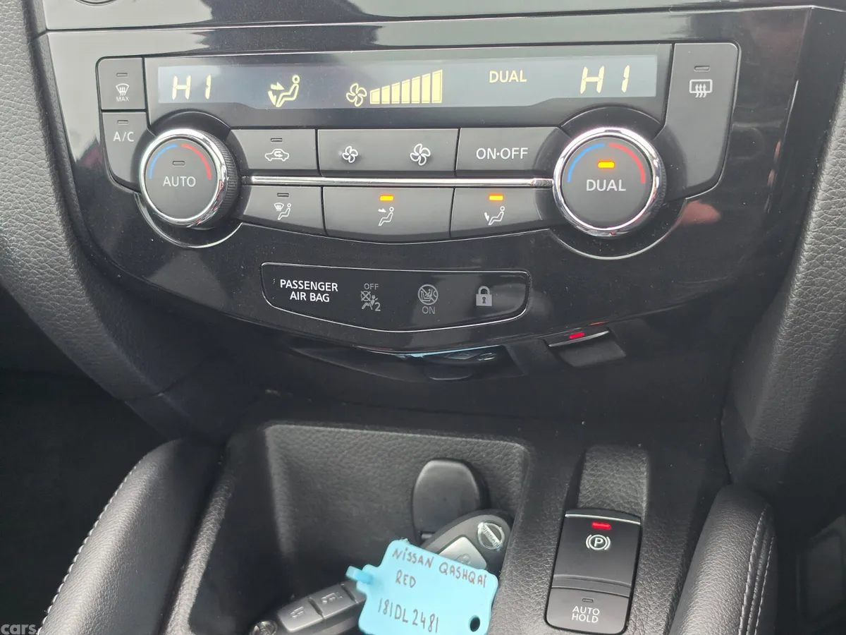 Nissan Qashqai Hatchback, Diesel, 2018, Red