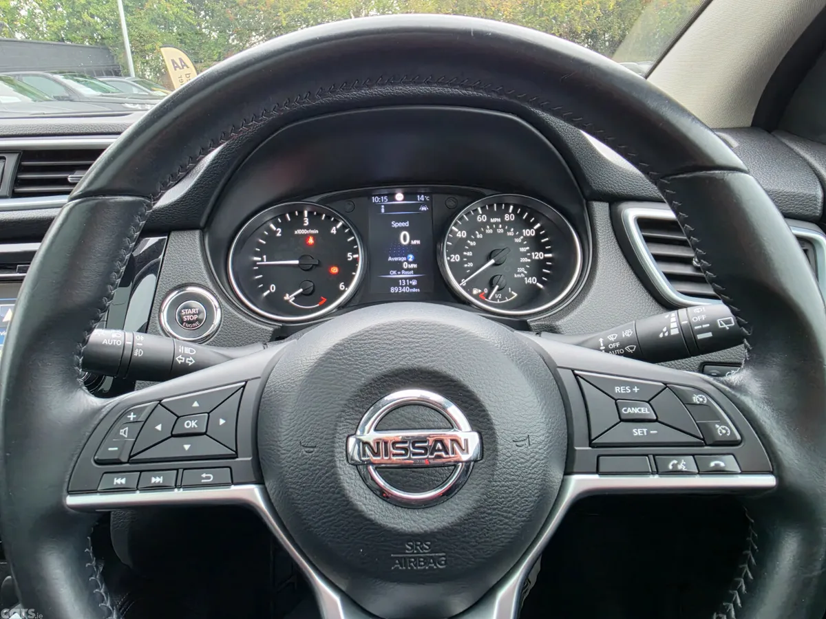 Nissan Qashqai Hatchback, Diesel, 2018, Red