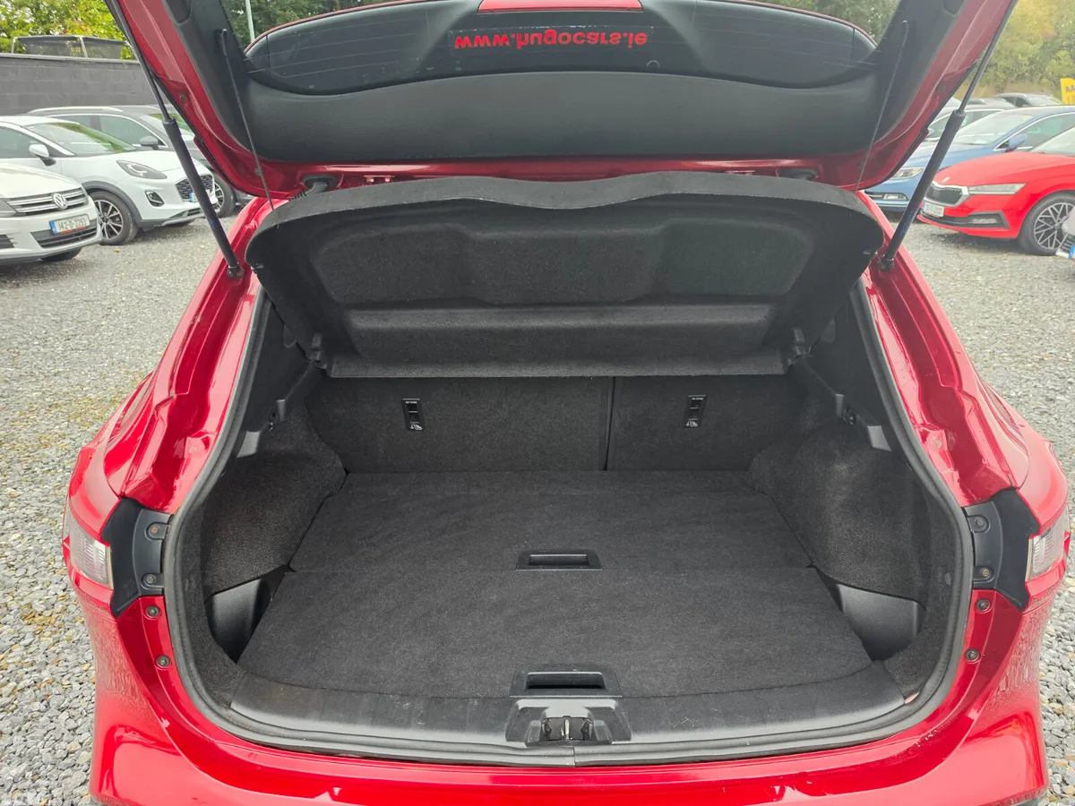Nissan Qashqai Hatchback, Diesel, 2018, Red