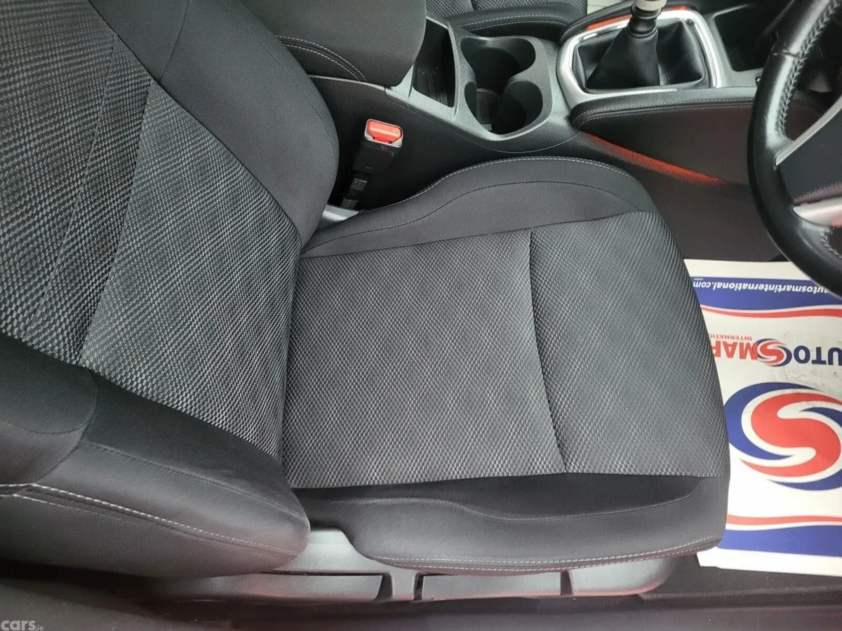 Nissan Qashqai Hatchback, Diesel, 2016, Silver