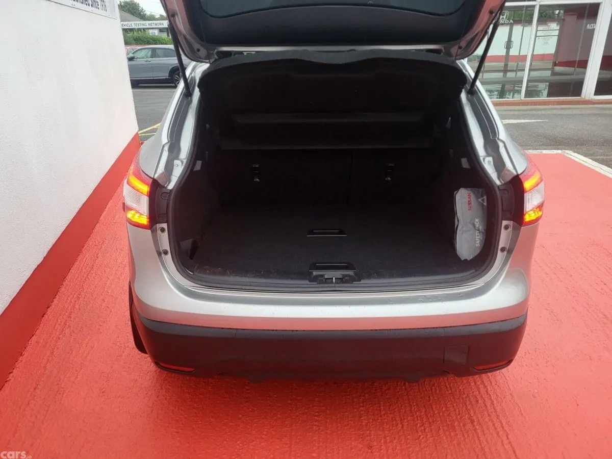 Nissan Qashqai Hatchback, Diesel, 2016, Silver