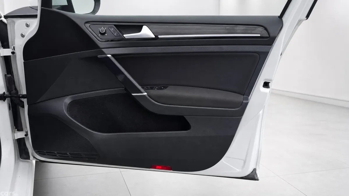 Volkswagen Golf Hatchback, Petrol, 2018, White