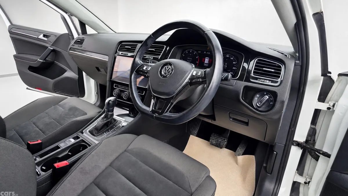 Volkswagen Golf Hatchback, Petrol, 2018, White