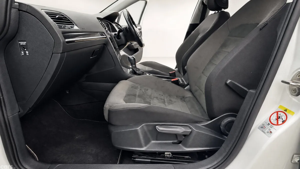 Volkswagen Golf Hatchback, Petrol, 2018, White