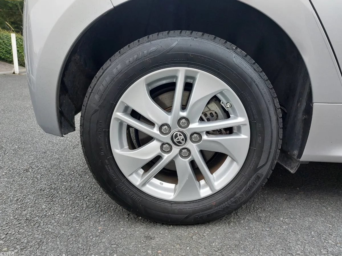 Toyota Yaris Hatchback, Petrol Hybrid, 2024, Grey