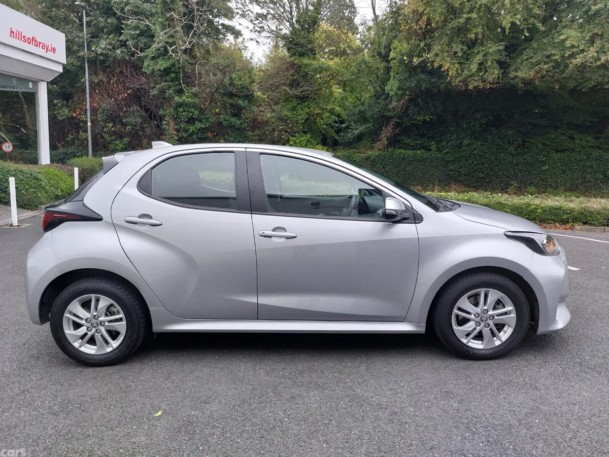 Toyota Yaris Hatchback, Petrol Hybrid, 2024, Grey