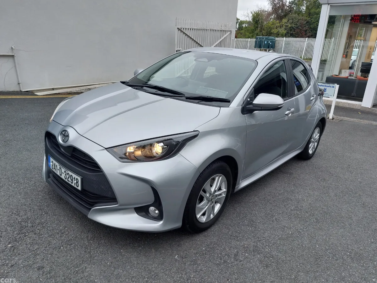 Toyota Yaris Hatchback, Petrol Hybrid, 2024, Grey