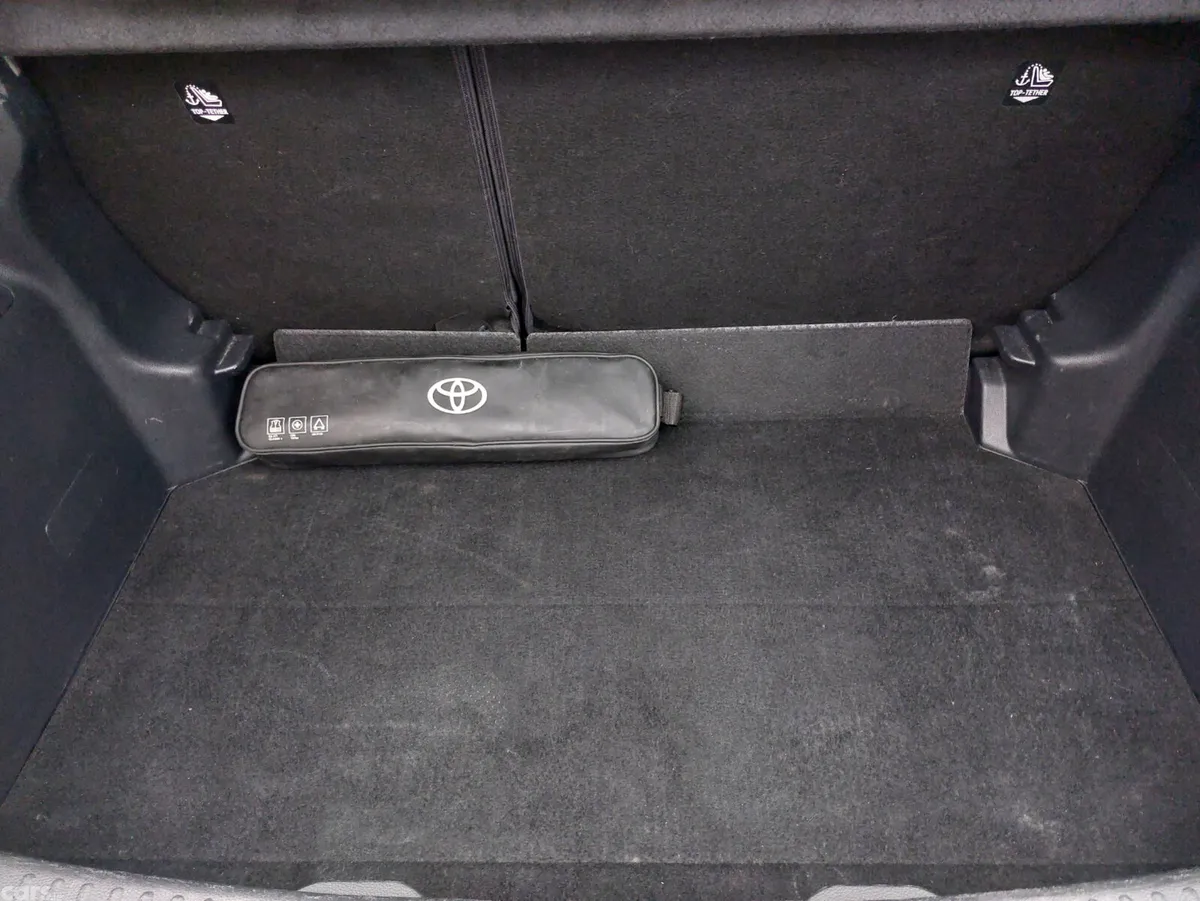 Toyota Yaris Hatchback, Petrol Hybrid, 2024, Grey