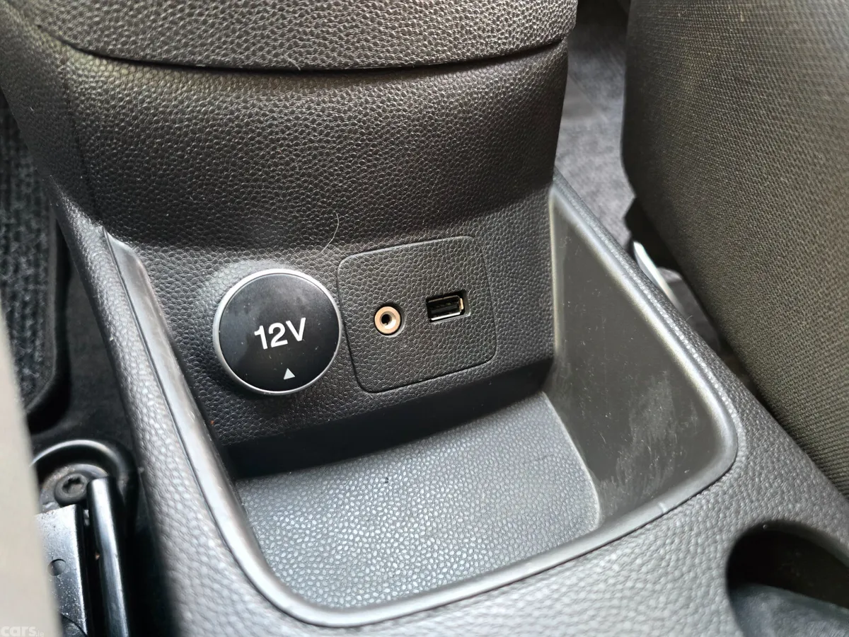 Ford Fiesta Hatchback, Petrol, 2014, Red