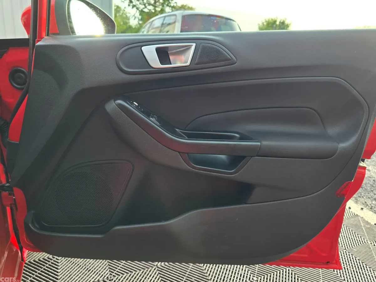 Ford Fiesta Hatchback, Petrol, 2014, Red