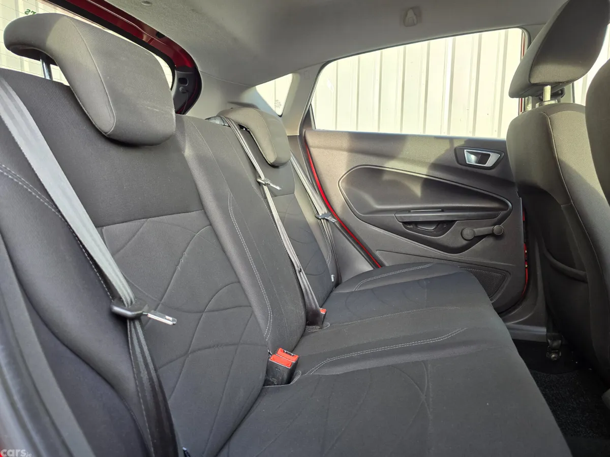 Ford Fiesta Hatchback, Petrol, 2014, Red