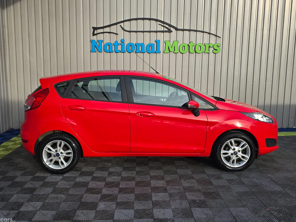 Ford Fiesta Hatchback, Petrol, 2014, Red
