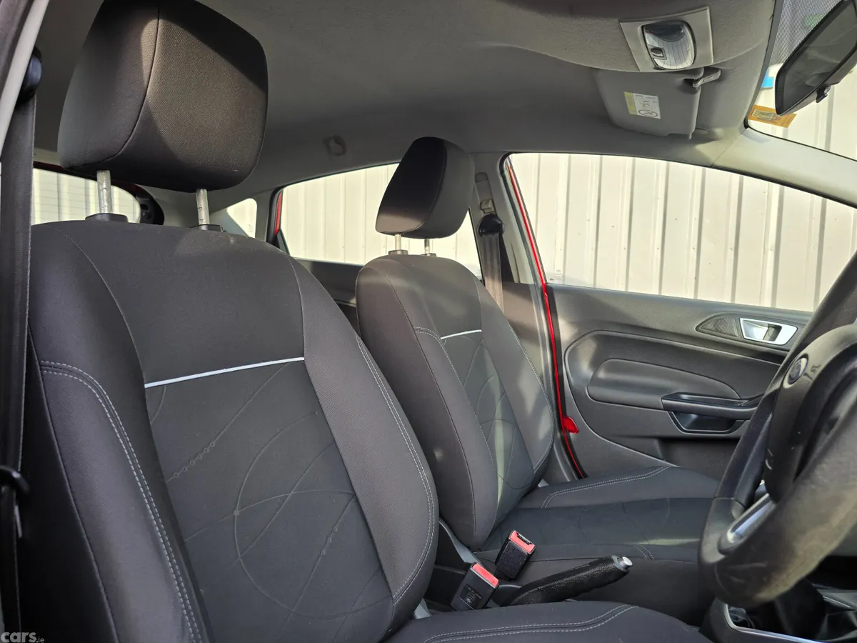 Ford Fiesta Hatchback, Petrol, 2014, Red