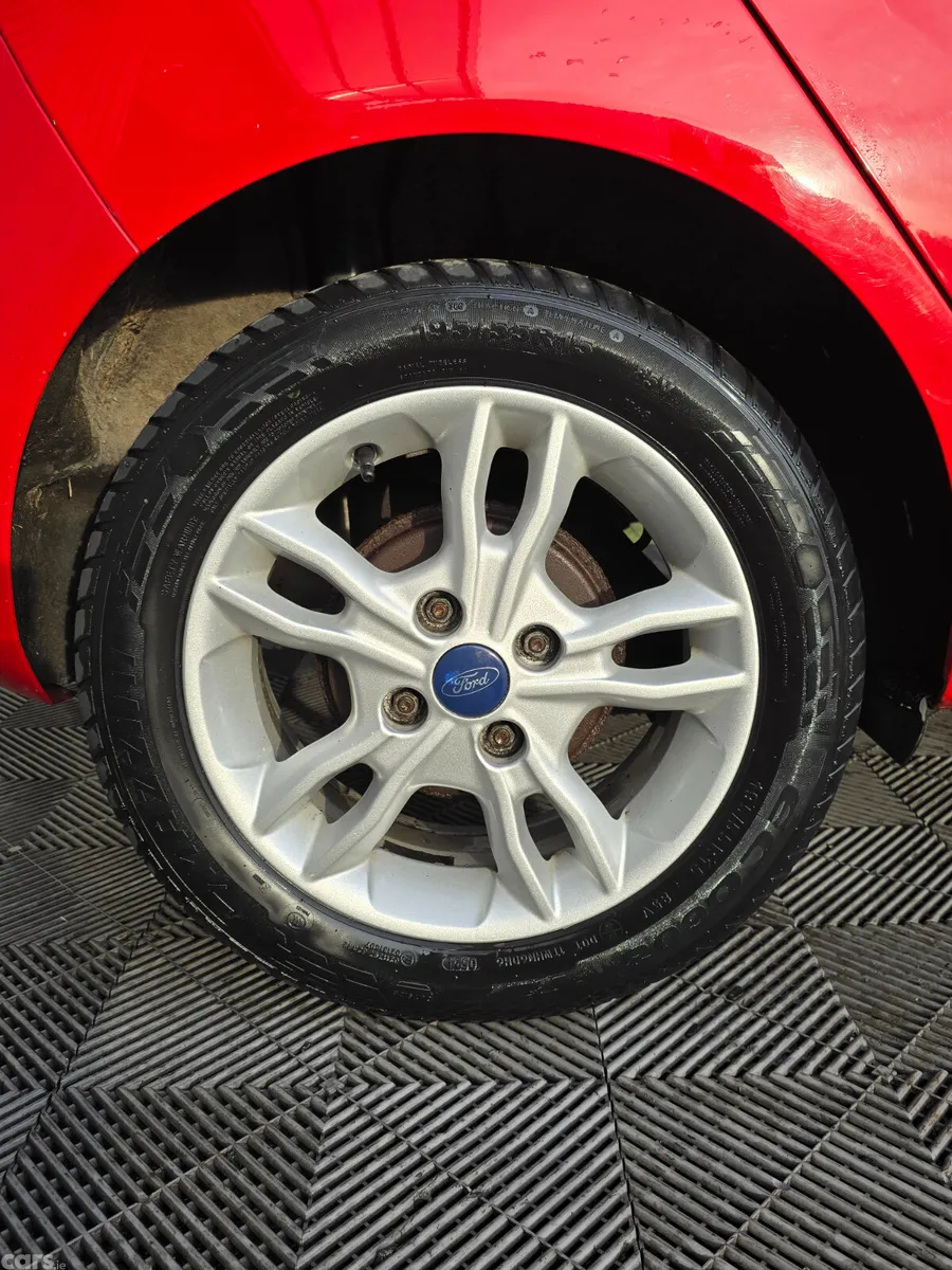 Ford Fiesta Hatchback, Petrol, 2014, Red