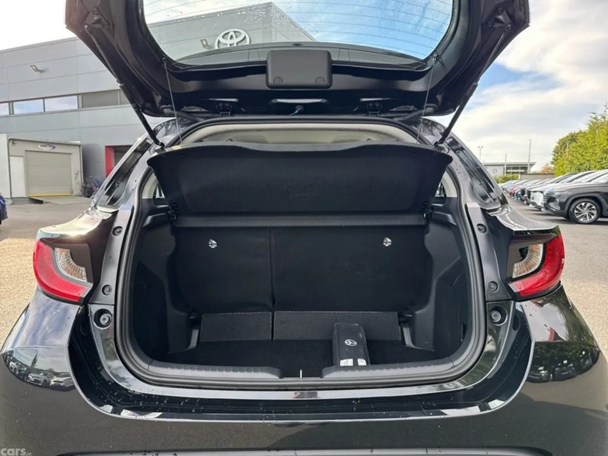 Toyota Yaris Hatchback, Petrol Hybrid, 2026, Black