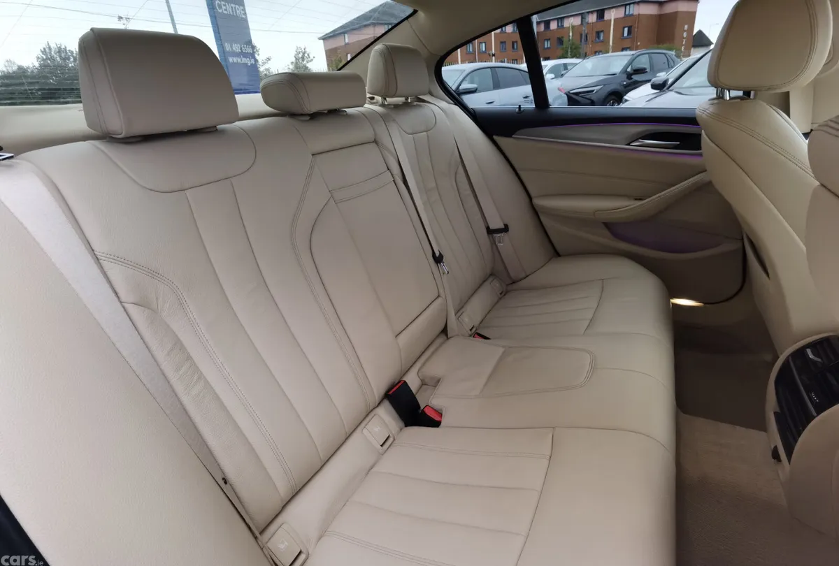 BMW 5-Series Saloon, Petrol Plug-in Hybrid, 2018, Blue