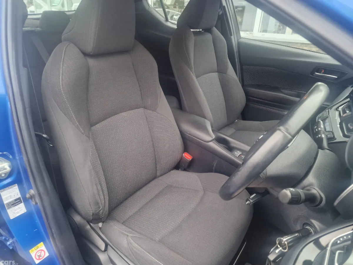 Toyota C-HR Hatchback, Petrol, 2019, Blue