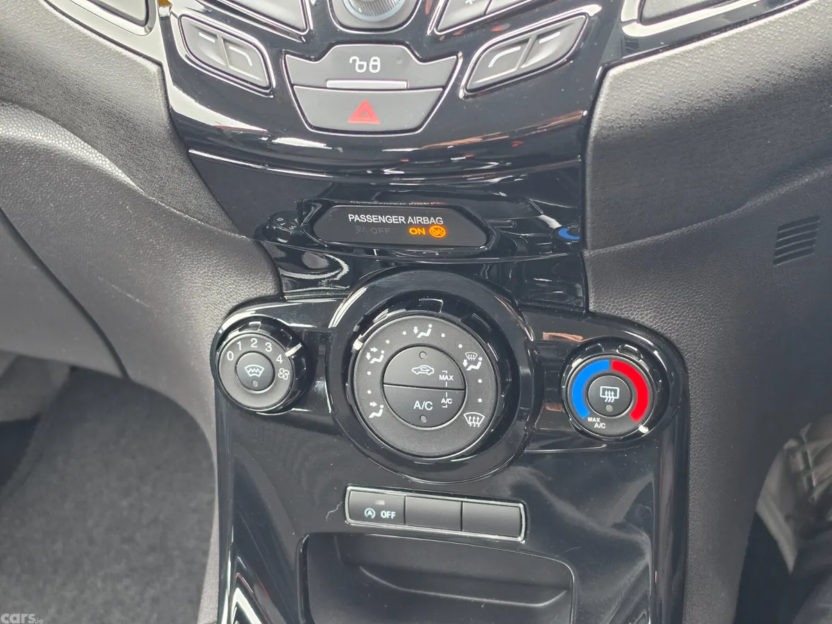 Ford Fiesta Hatchback, Petrol, 2016, Red