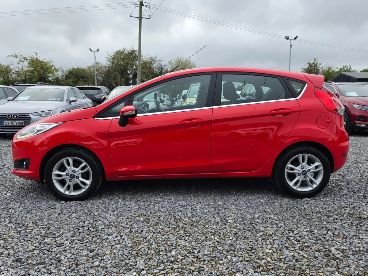 Ford Fiesta Hatchback, Petrol, 2016, Red