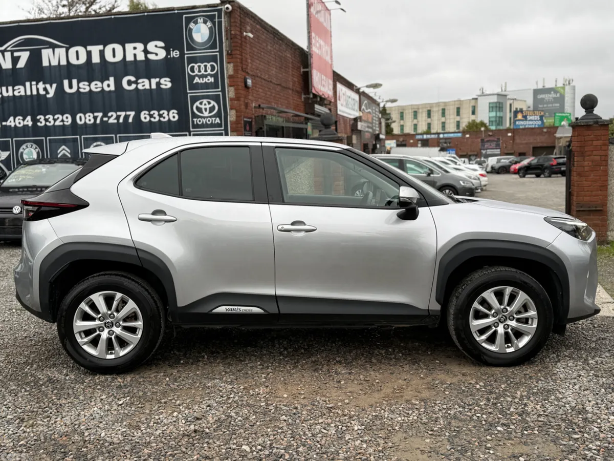 Toyota Yaris Cross SUV, Petrol Hybrid, 2024, Grey