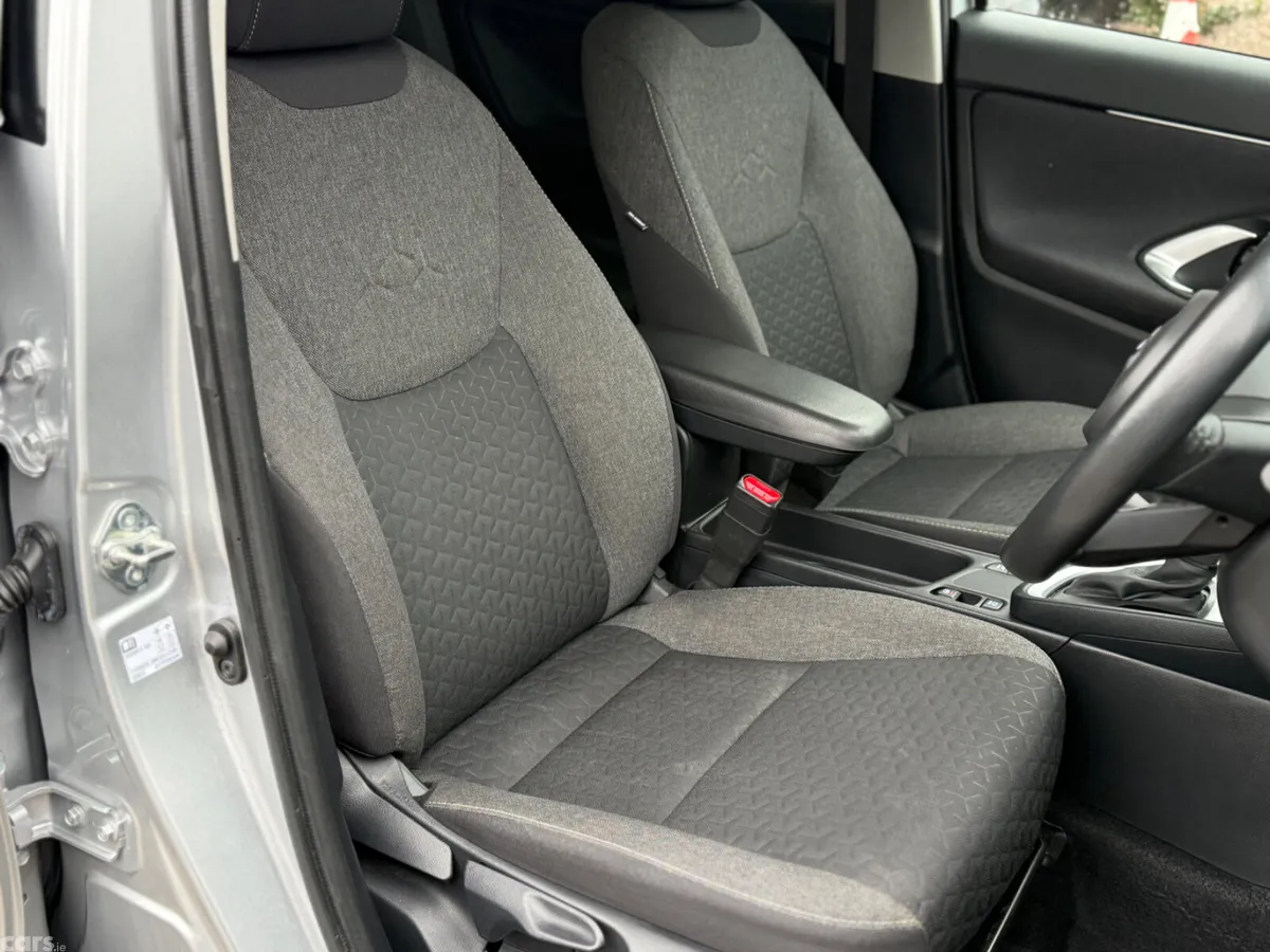 Toyota Yaris Cross SUV, Petrol Hybrid, 2024, Grey
