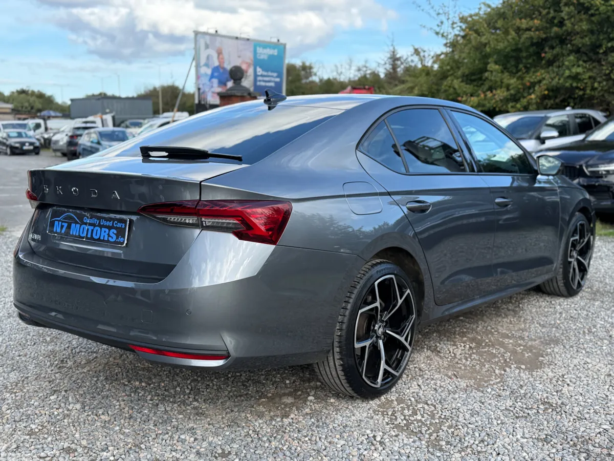 Skoda Octavia Hatchback, Petrol Hybrid, 2024, Grey