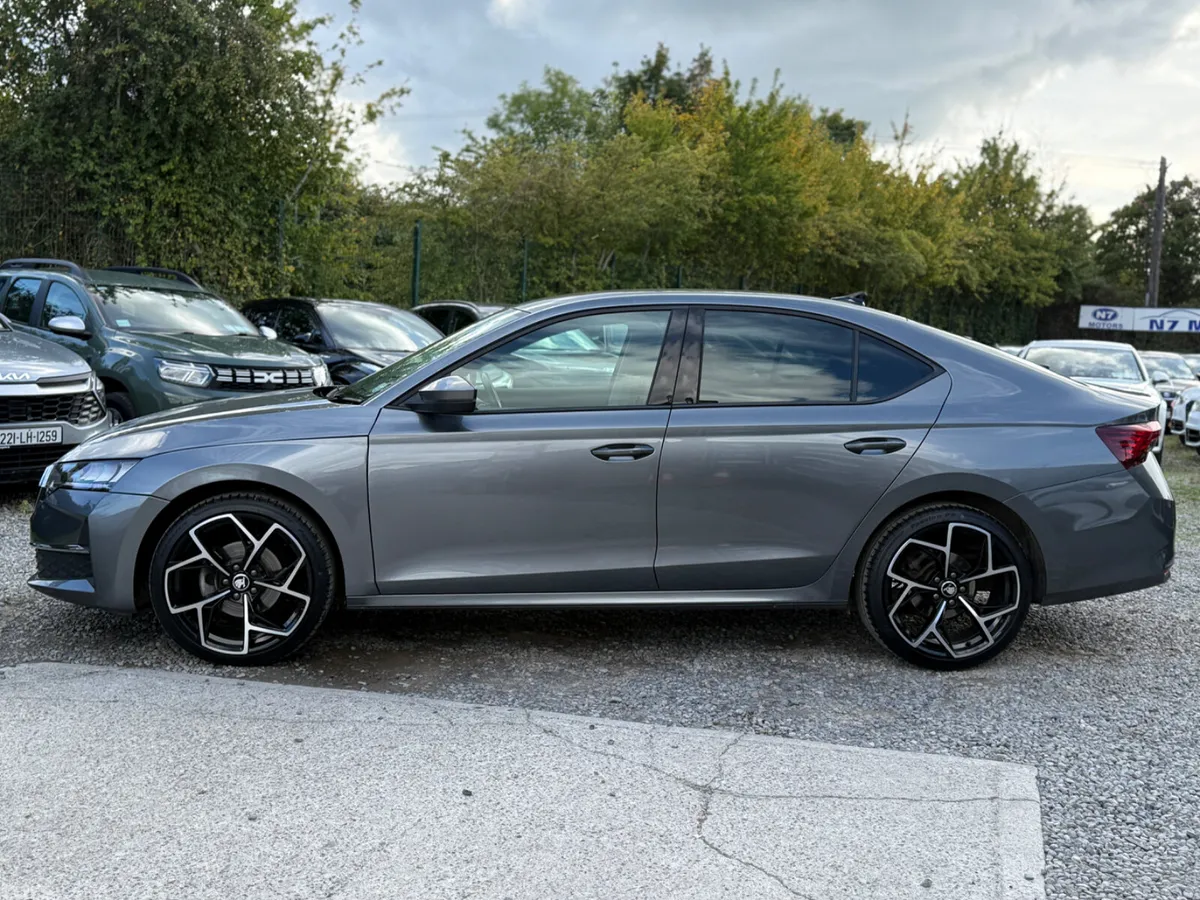 Skoda Octavia Hatchback, Petrol Hybrid, 2024, Grey