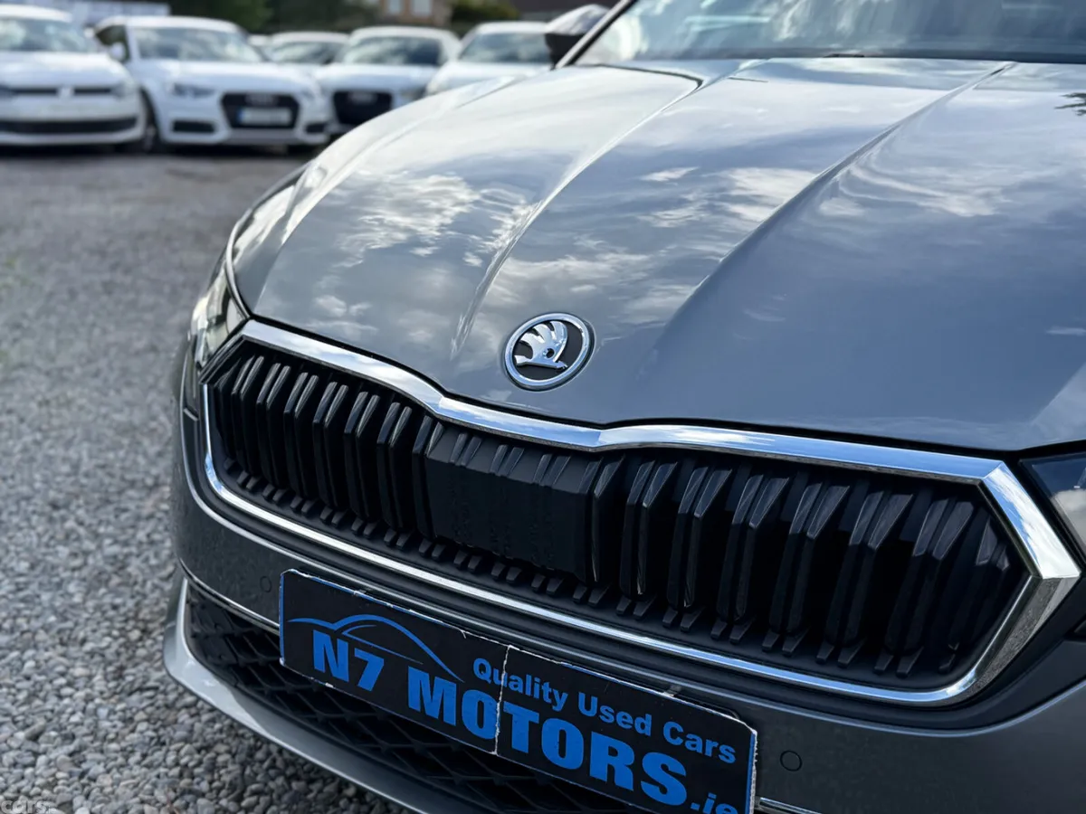 Skoda Octavia Hatchback, Petrol Hybrid, 2024, Grey