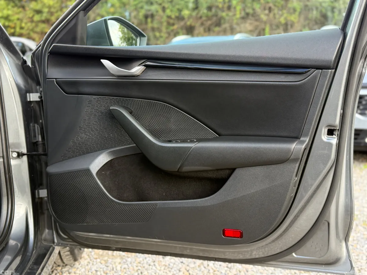Skoda Octavia Hatchback, Petrol Hybrid, 2024, Grey