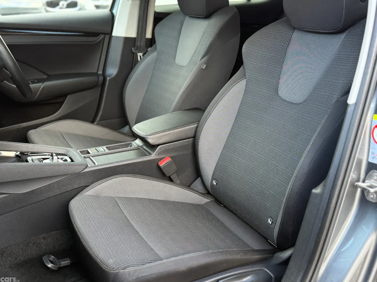 Skoda Octavia Hatchback, Petrol Hybrid, 2024, Grey