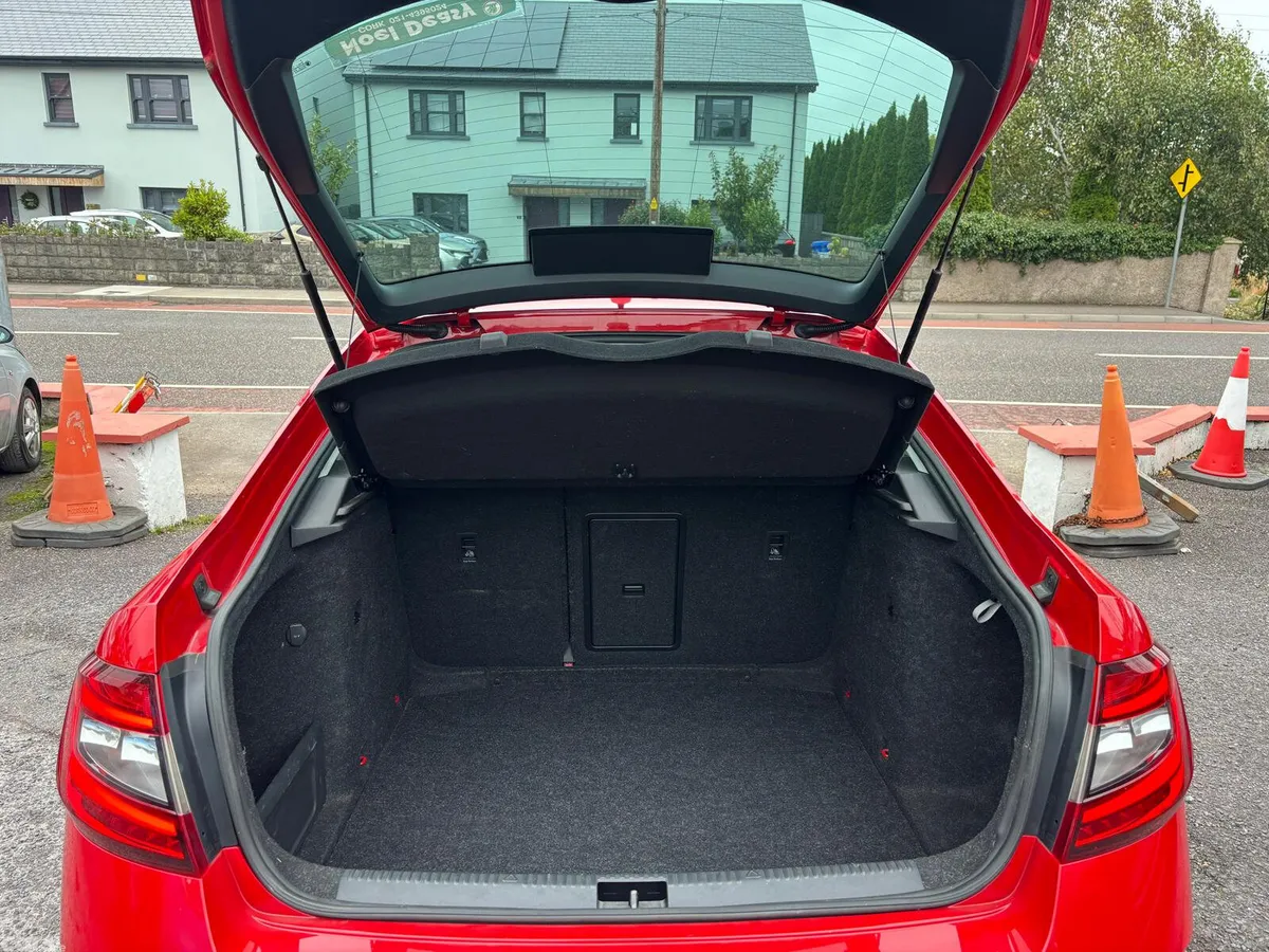 Skoda Octavia Saloon, Petrol, 2019, Red