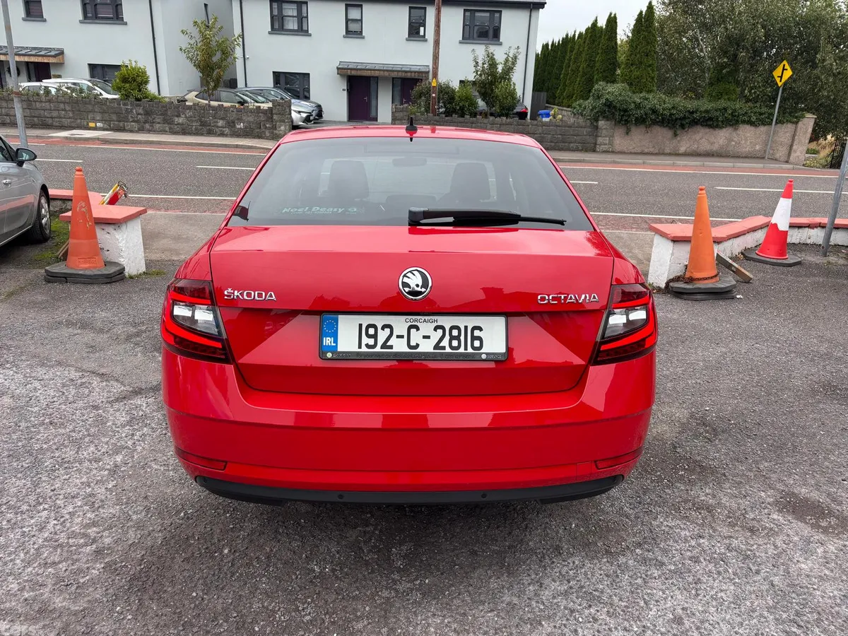 Skoda Octavia Saloon, Petrol, 2019, Red