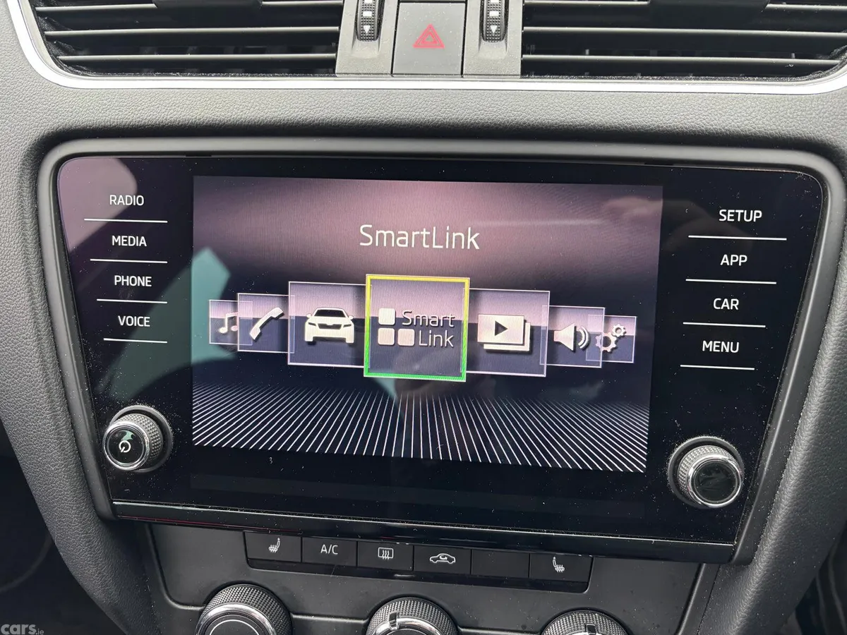 Skoda Octavia Saloon, Petrol, 2019, Red