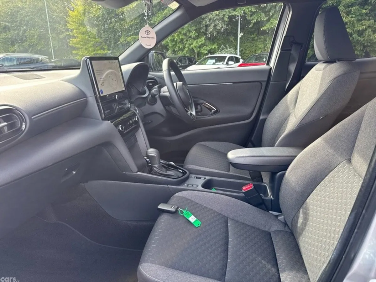 Toyota Yaris Cross Hatchback, Petrol Hybrid, 2026, Grey