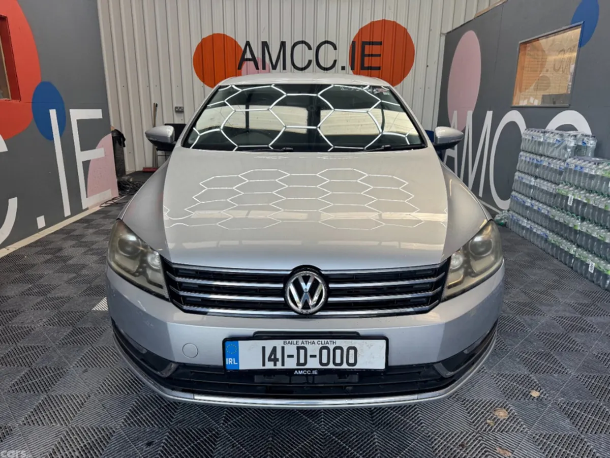 Volkswagen Passat Saloon, Petrol, 2014, Silver